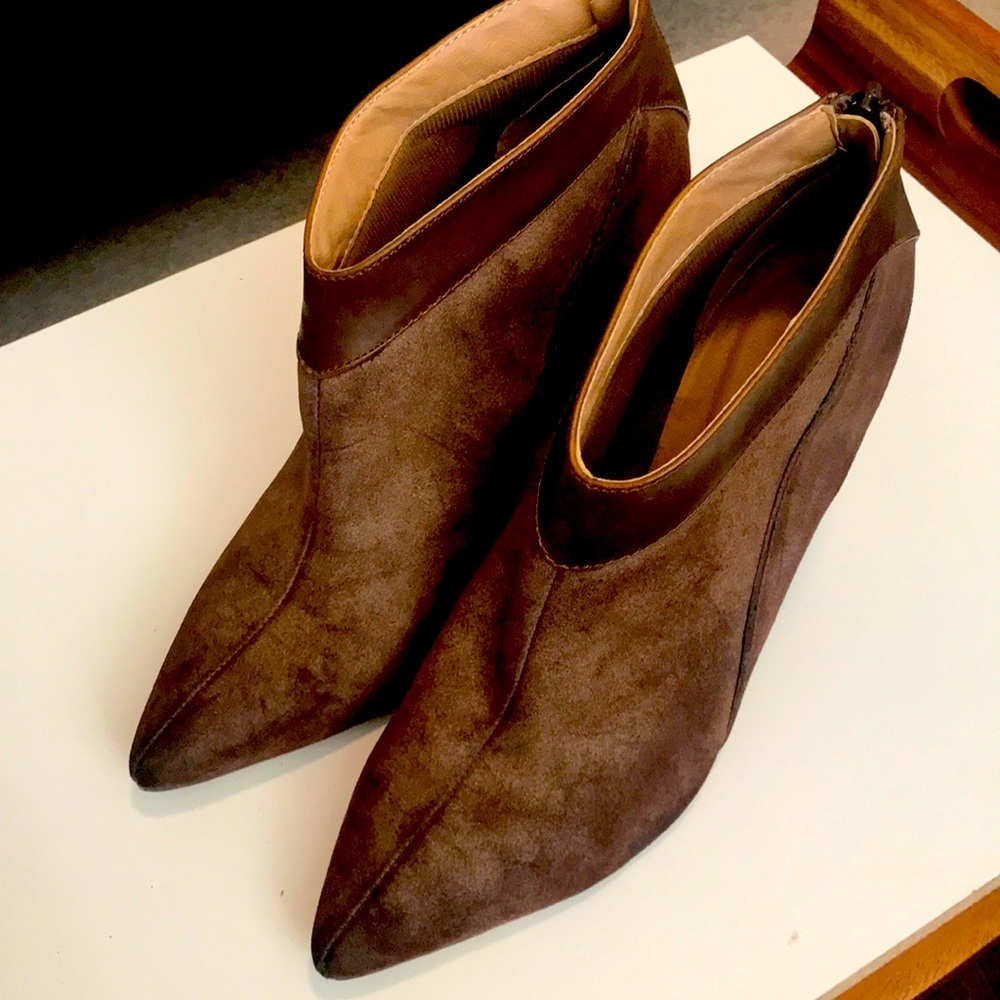 Michael Antonio size 8  brown ankle boots